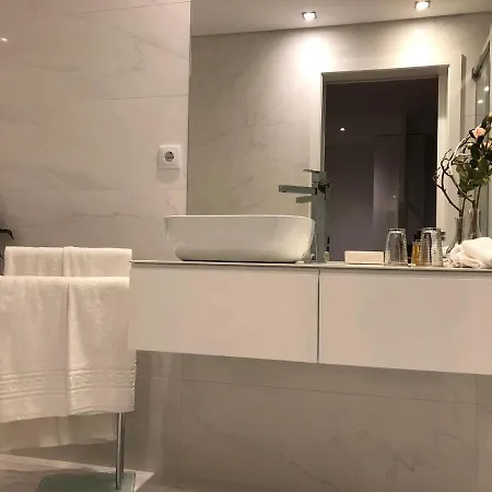 Deluxe - Train Station, Center