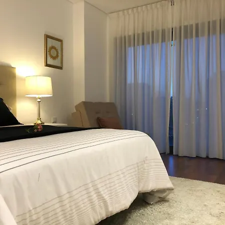 Deluxe - Train Station, Center *