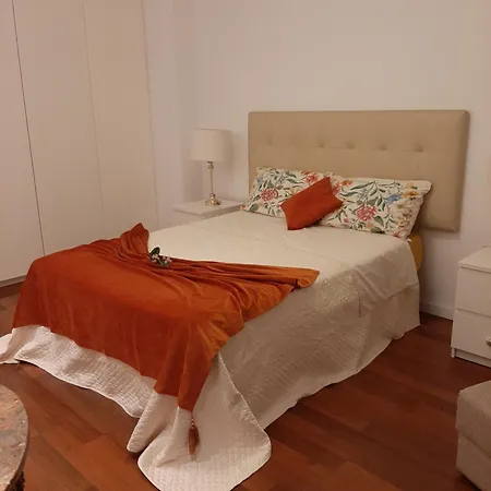 Deluxe - Train Station, Center *