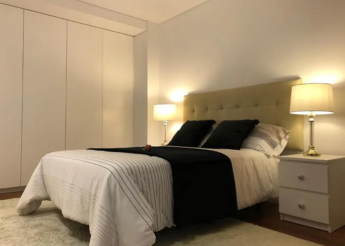 Deluxe - Train Station, Center *