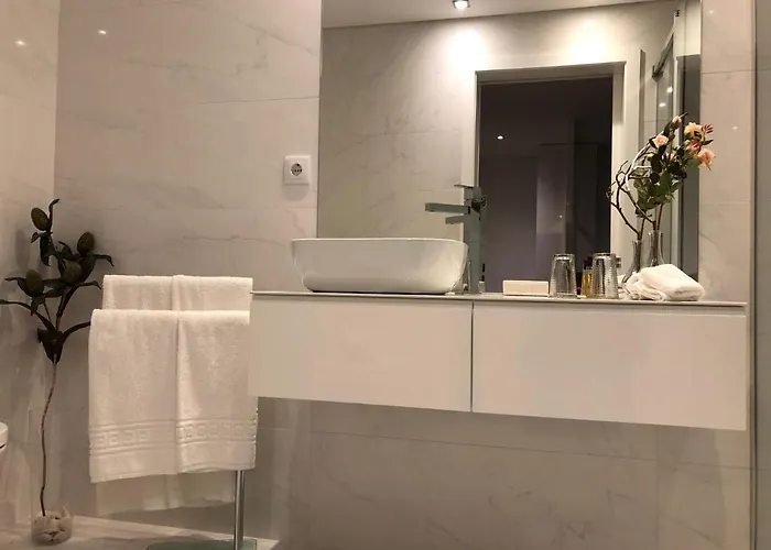 Deluxe - Train Station, Center