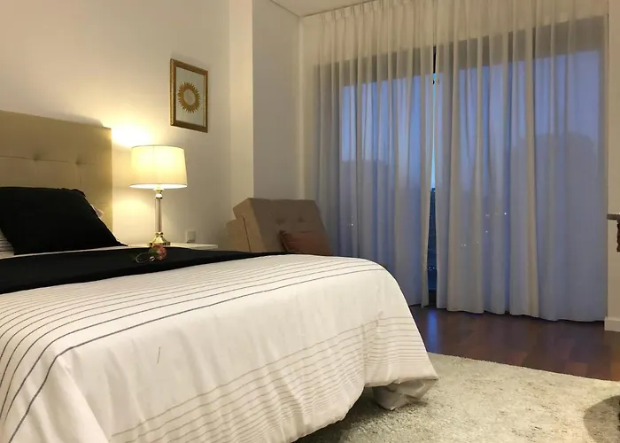 Deluxe - Train Station, Center *