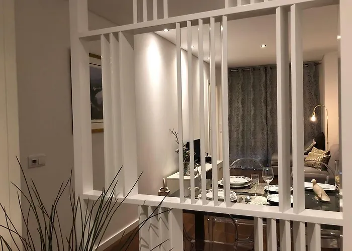 Deluxe - Train Station, Center *