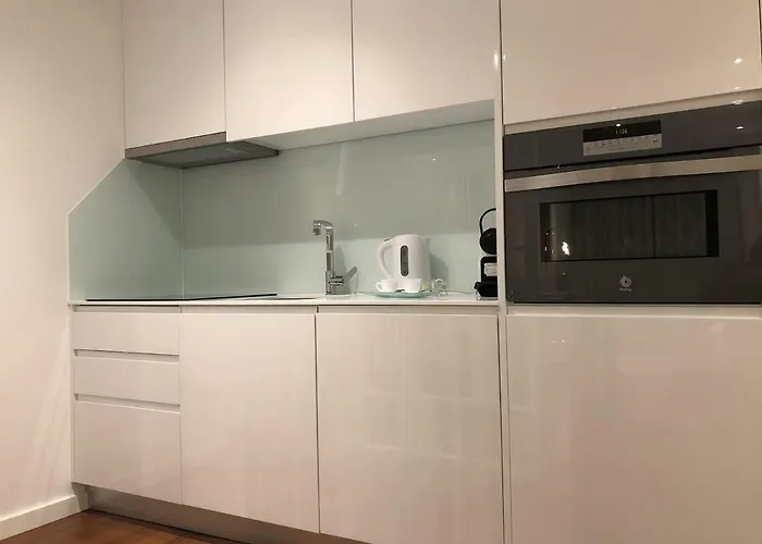 Deluxe - Train Station, Center * 아베이루