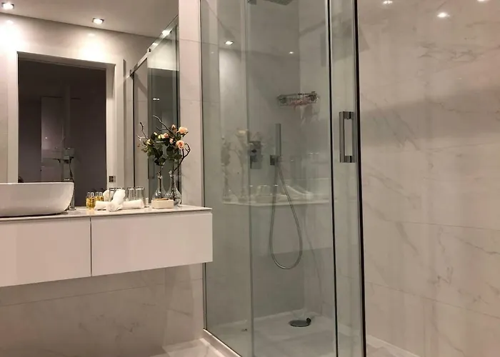 Deluxe - Train Station, Center Aveiro