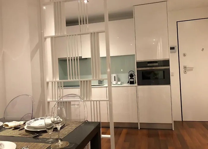 Daire Deluxe - Train Station, Center